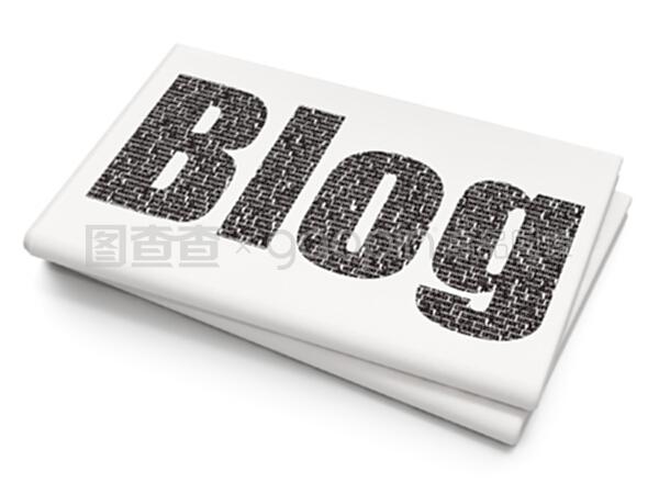 空白報(bào)紙背景下的網(wǎng)絡(luò)開(kāi)發(fā)概念博客